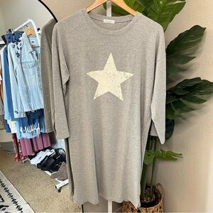 🤍 Oversized Star Graphic Long Sleeve Tunic Tee Dress  Sz M/L | Monologue